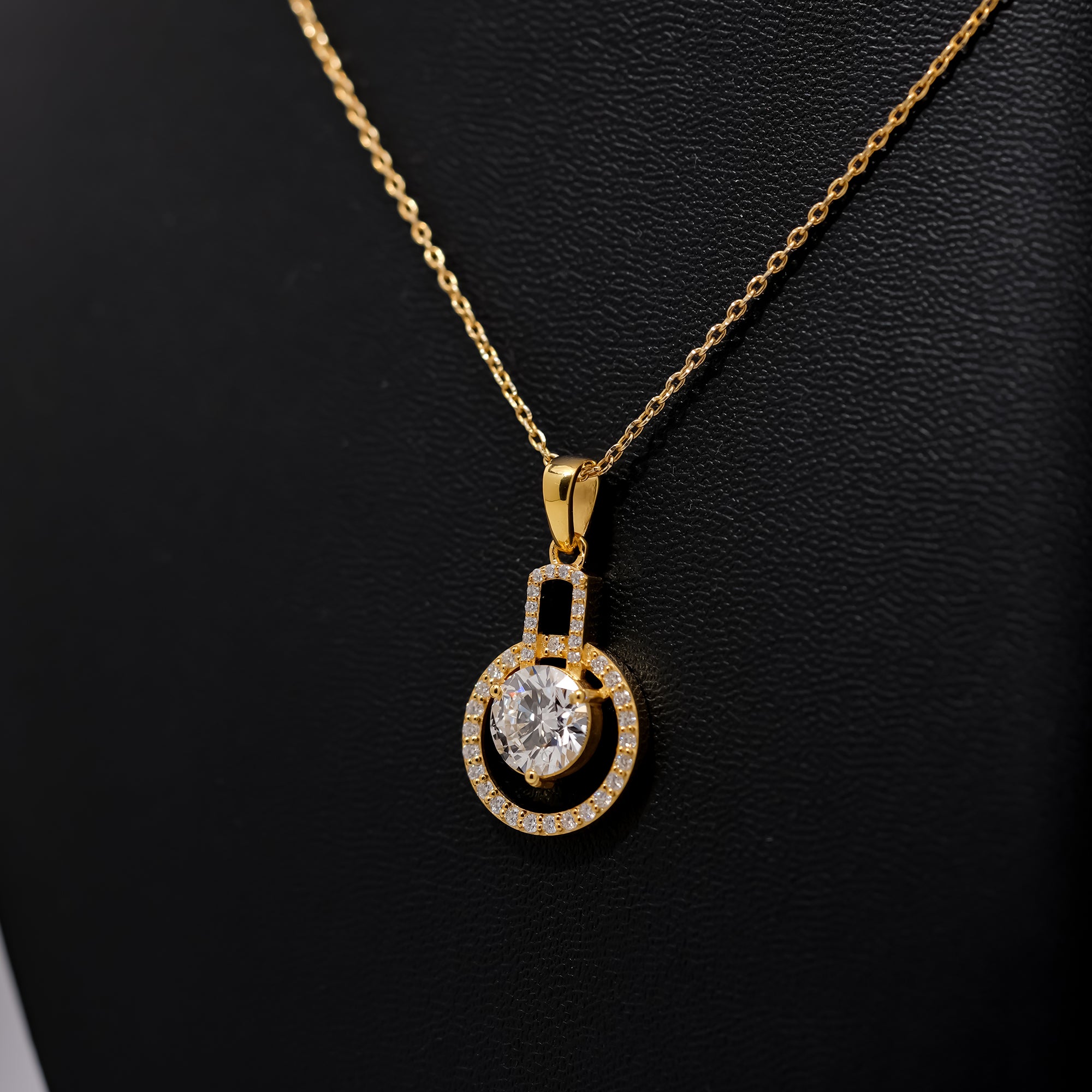 Round Halo Diamond Pendant