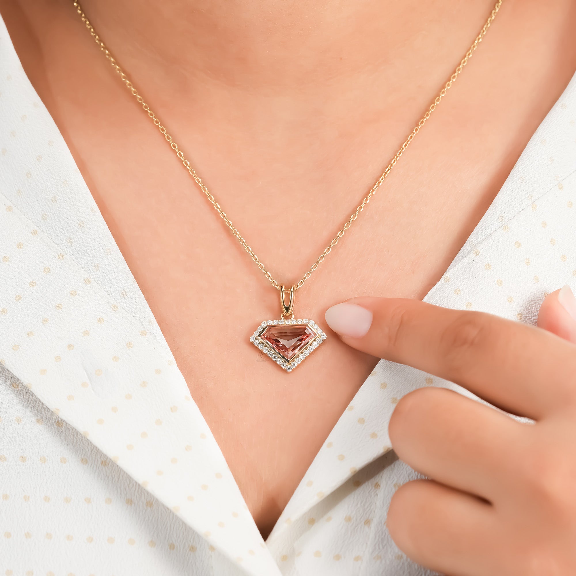 2.5 Ct Pink Shield Diamond Necklace