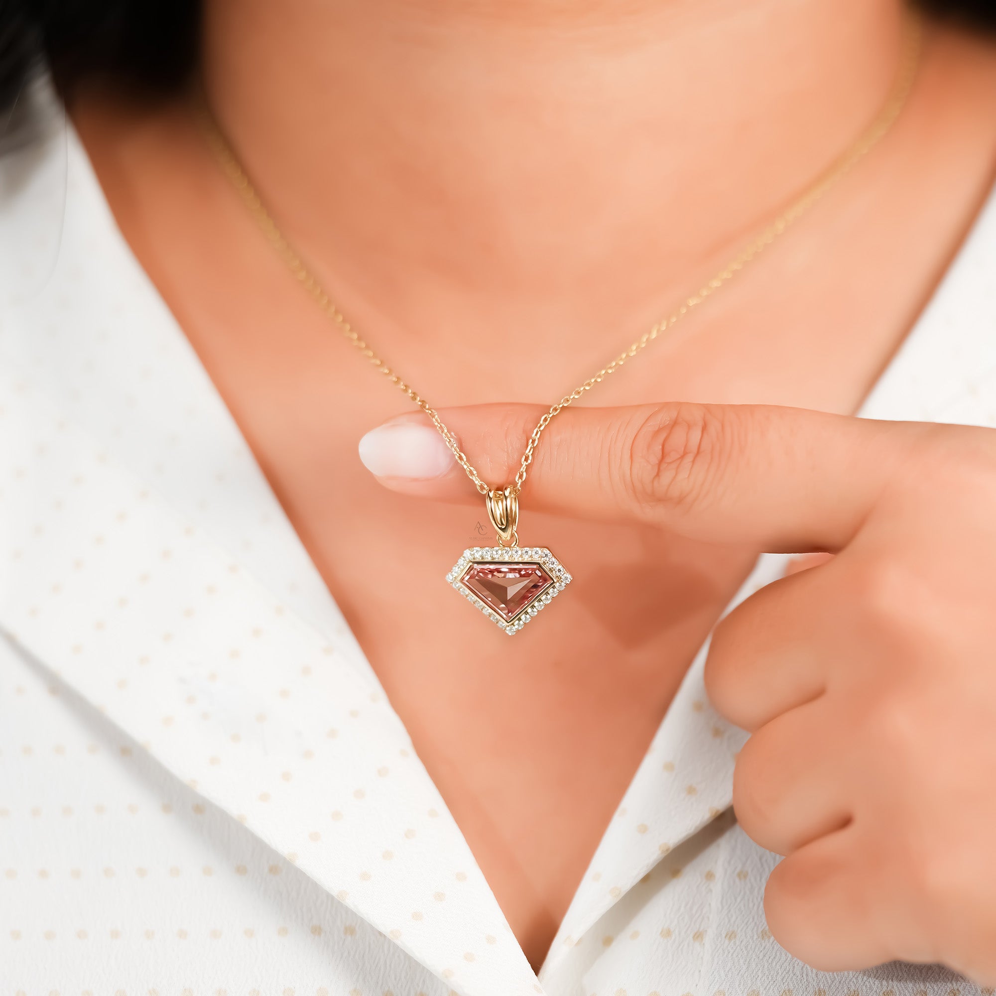 2.5 Ct Pink Shield Diamond Necklace