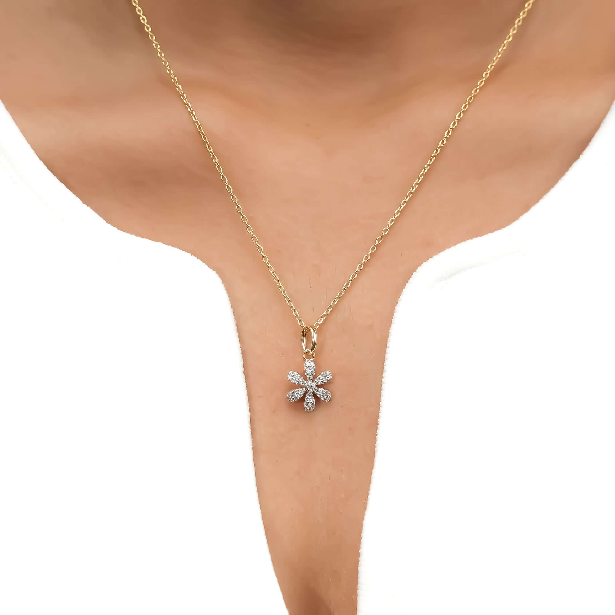 Gold flower pendant necklace with diamond detailing, featuring a daisy-inspired design perfect for everyday elegance or special occasions.