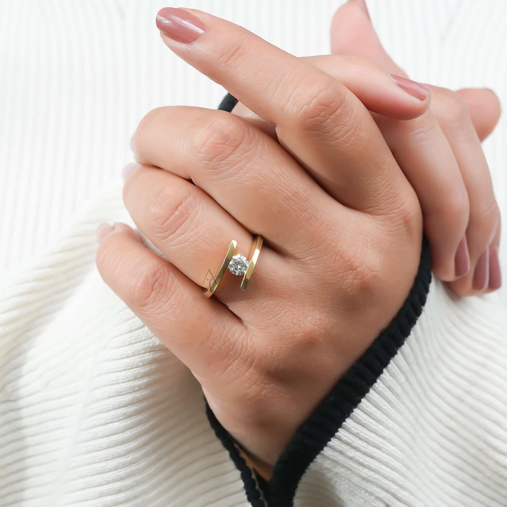 Zendaya Wrap Solitaire Ring in Lab Diamond