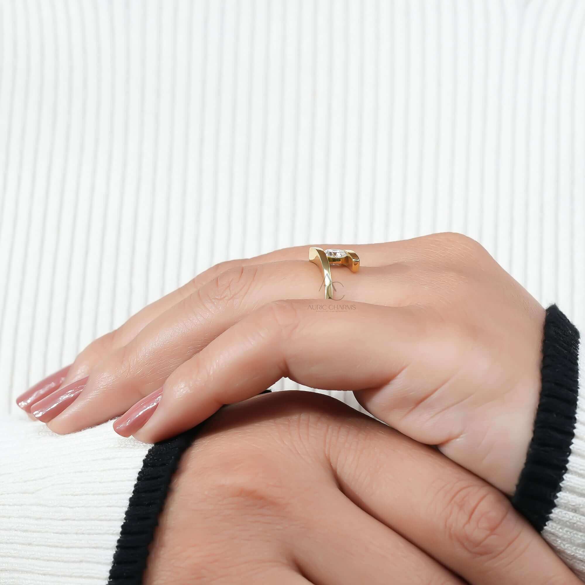 Zendaya Wrap Solitaire Ring in Lab Diamond