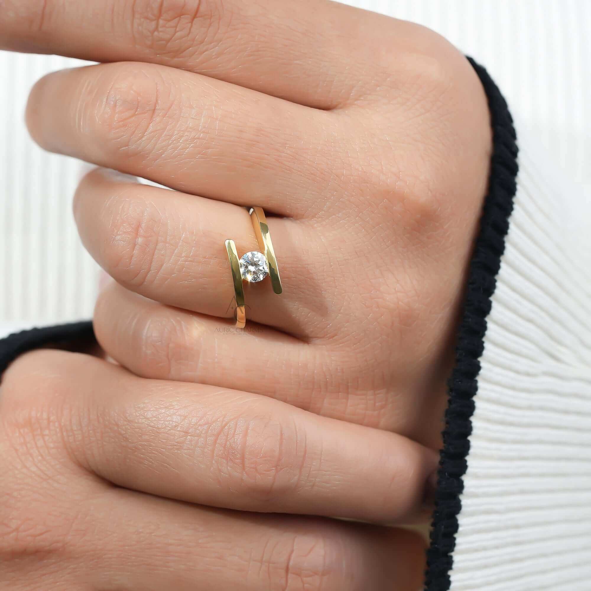 Zendaya Wrap Solitaire Ring in Lab Diamond