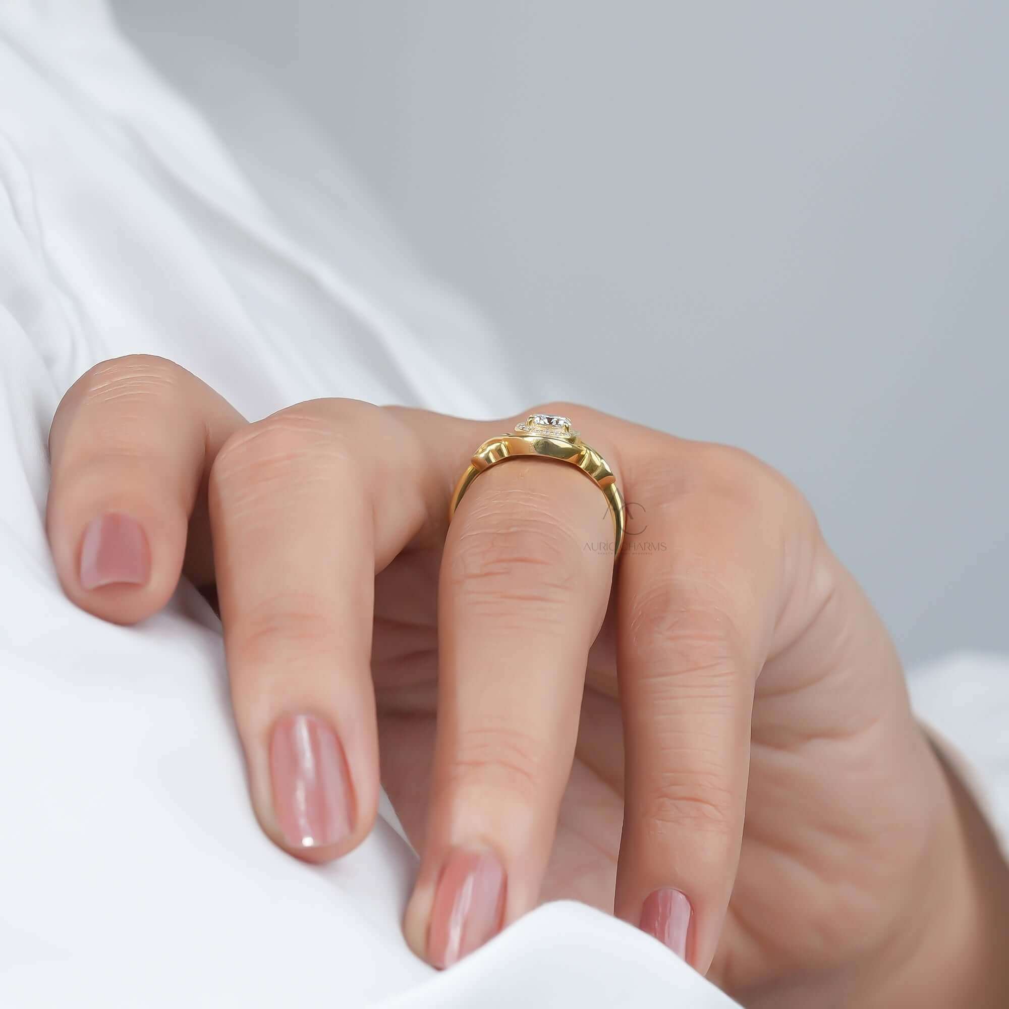 Timeless Romance Round Halo Diamond Ring