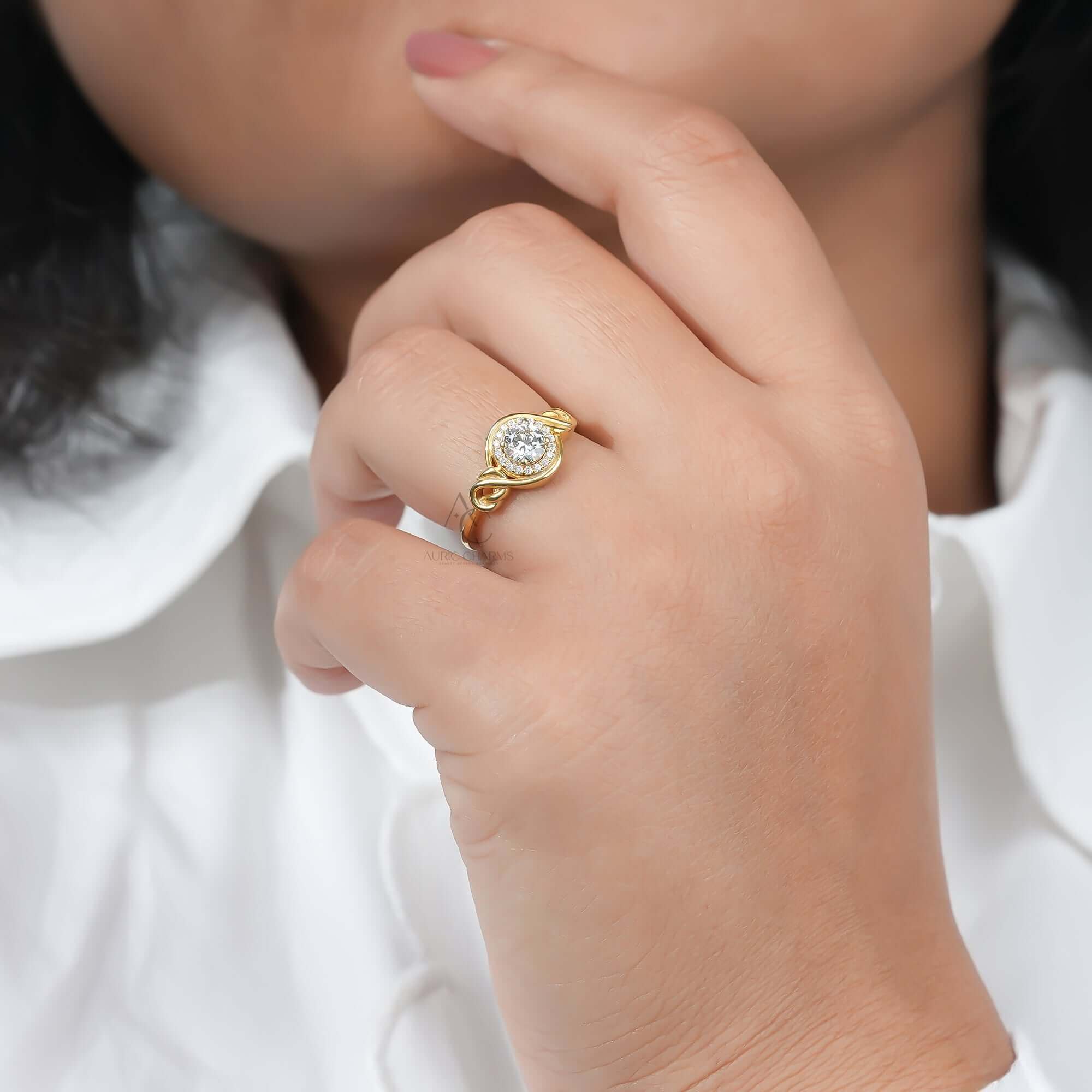 Timeless Romance Round Halo Diamond Ring