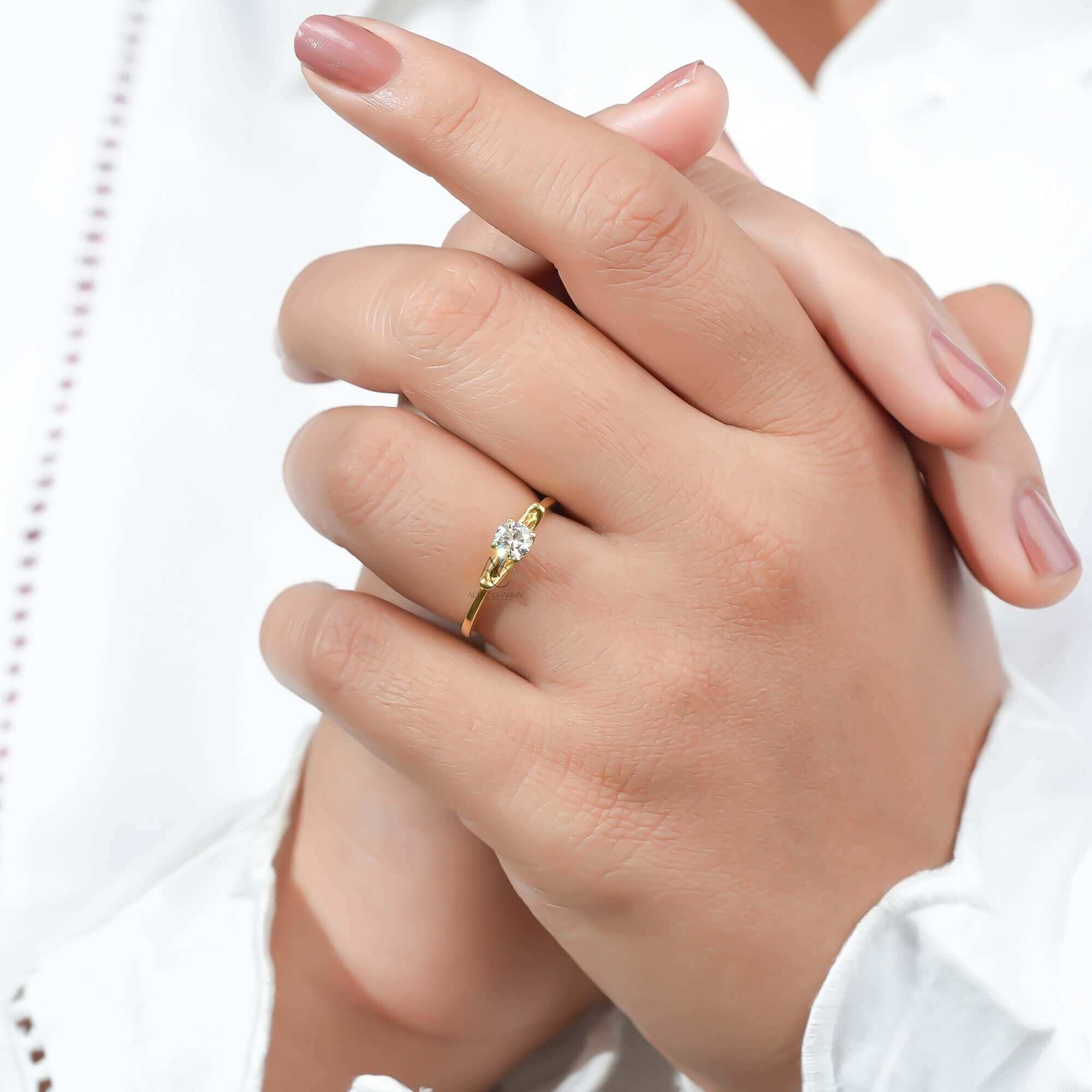 Sezen Fancy Round Solitaire Engagement Ring