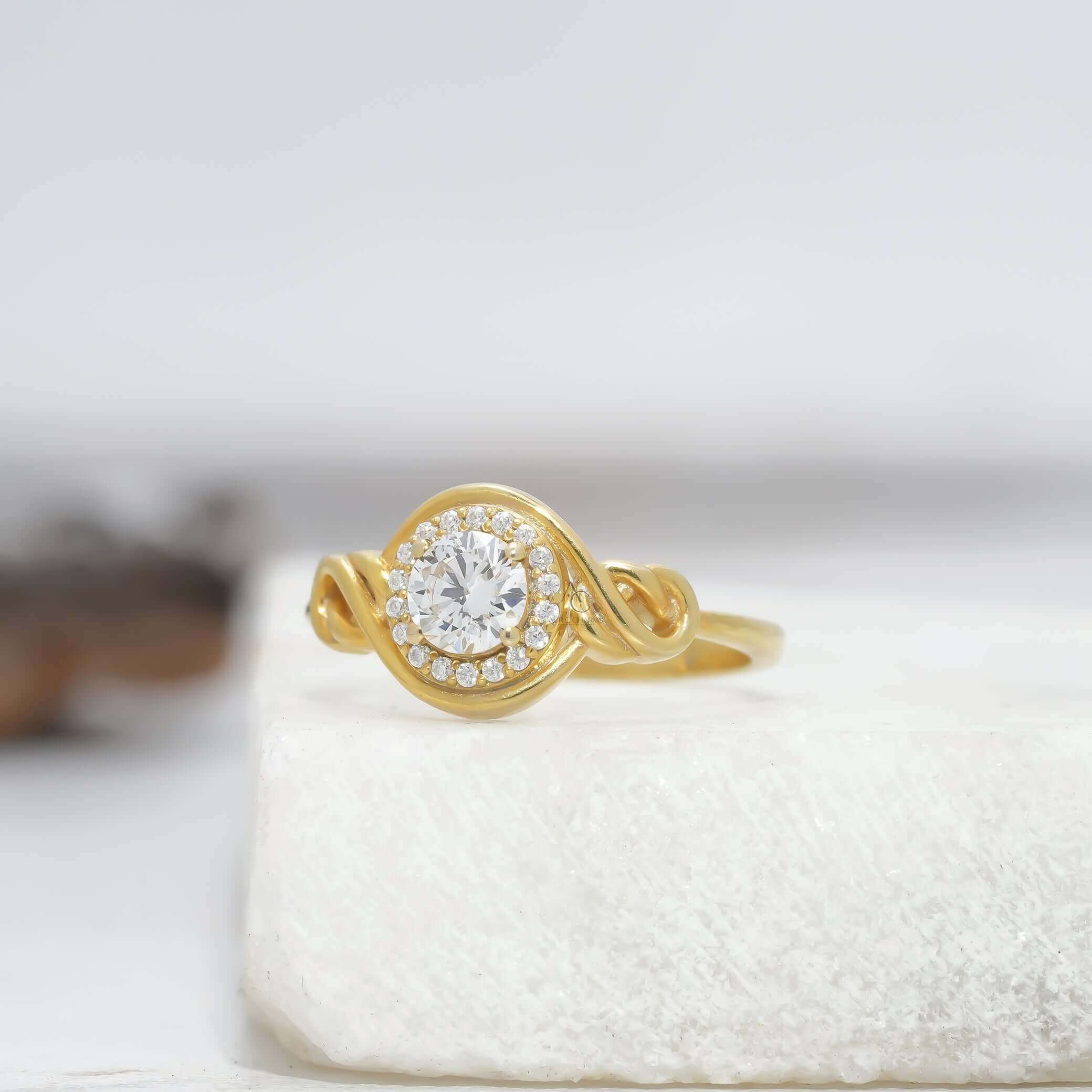 Timeless Romance Round Halo Diamond Ring