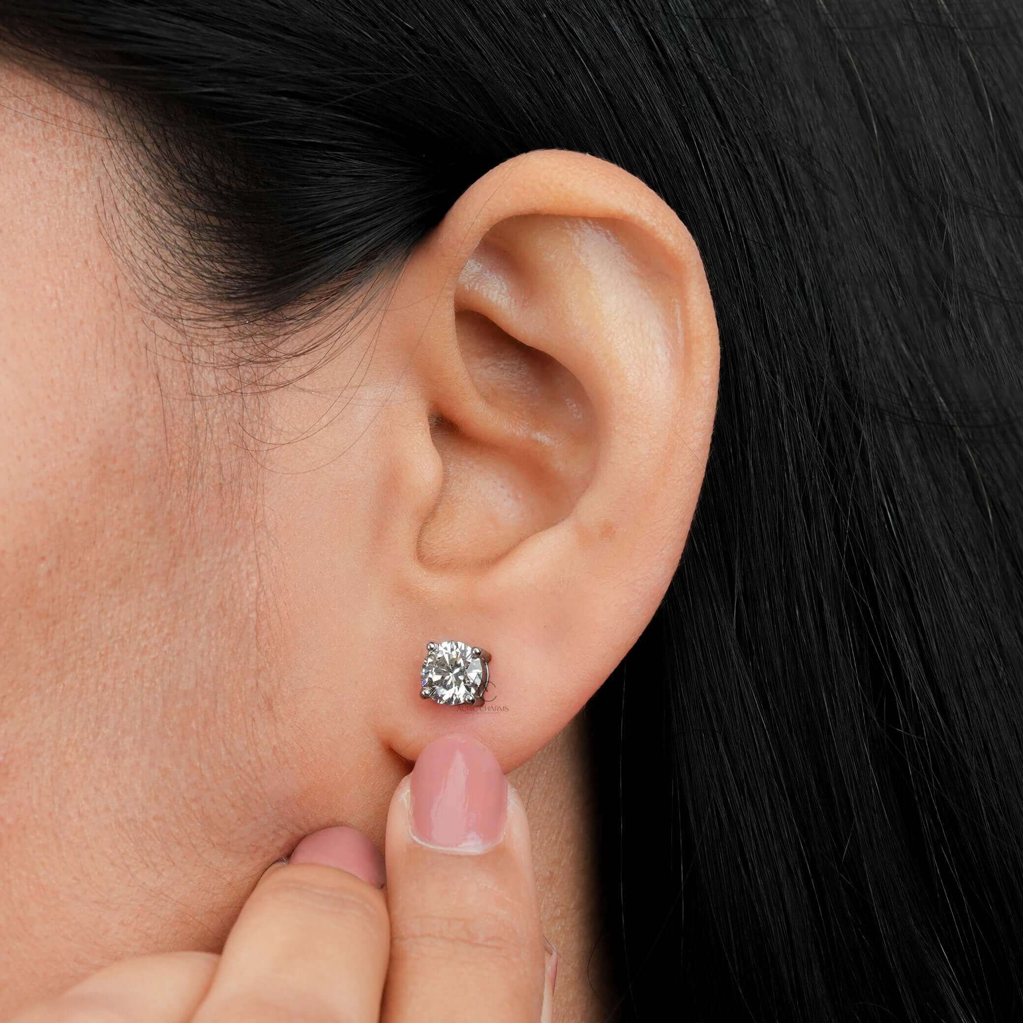 Hailey Luxe Round Diamond Stud Earrings