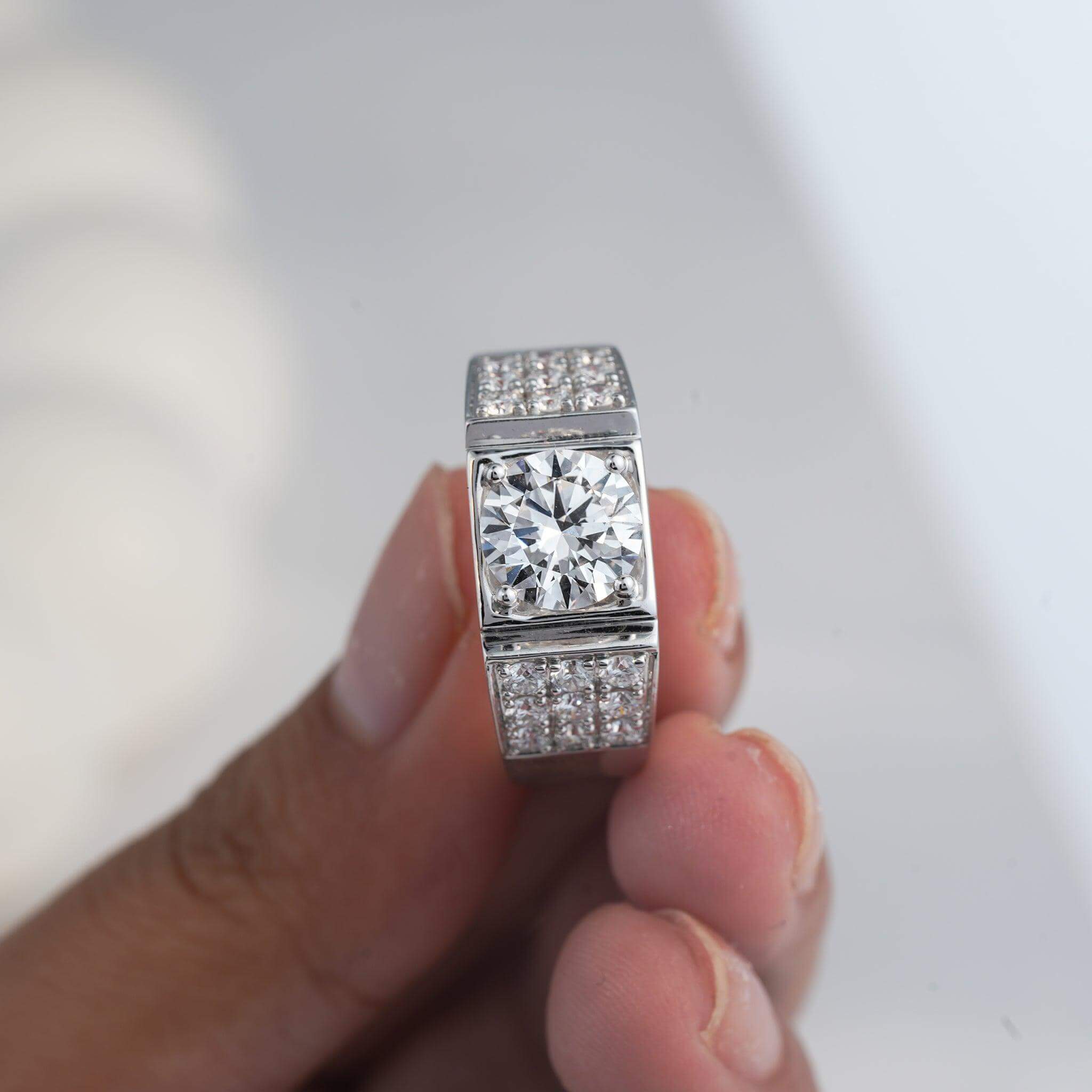 Sustainable platinum men's ring with lab-grown diamond centerpiece