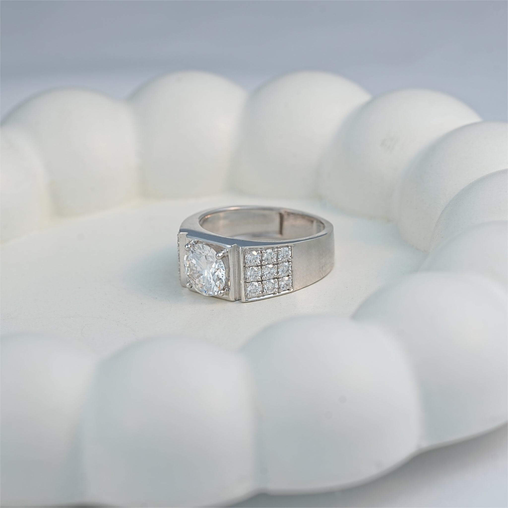 Platinum ring for men featuring a central lab-grown diamond and pavé design