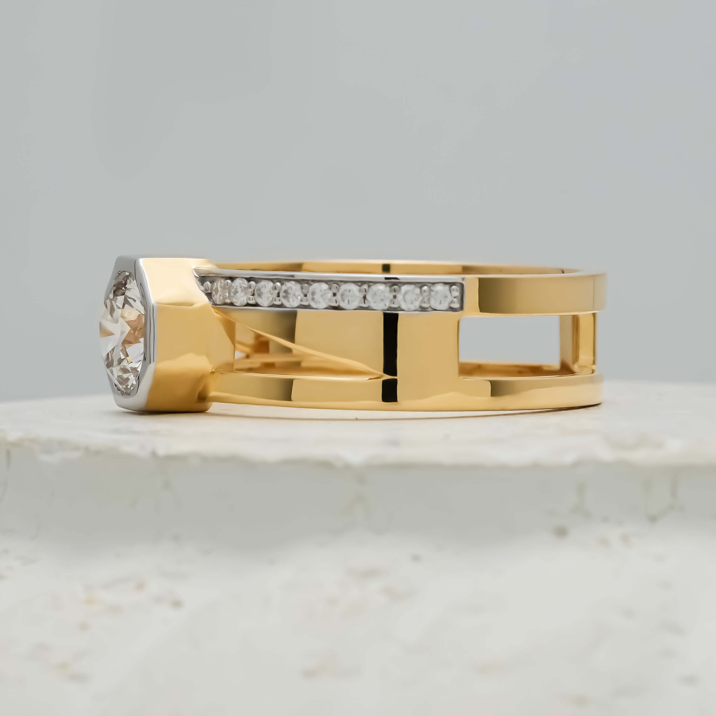 Amal Bezel-Set Diamond Split Shank Ring