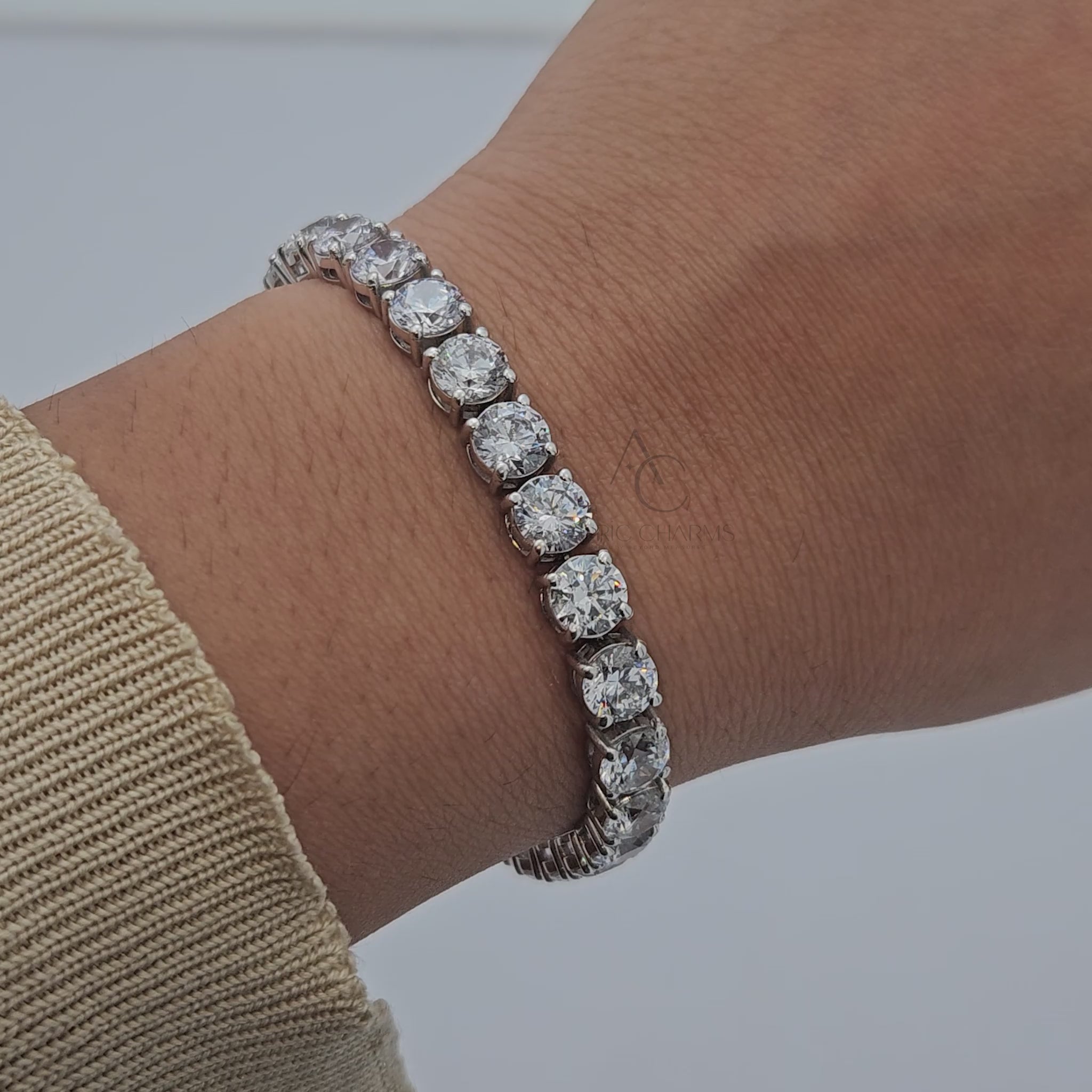 360-degree view of lab-grown diamond tennis bracelet in white gold with round stones.