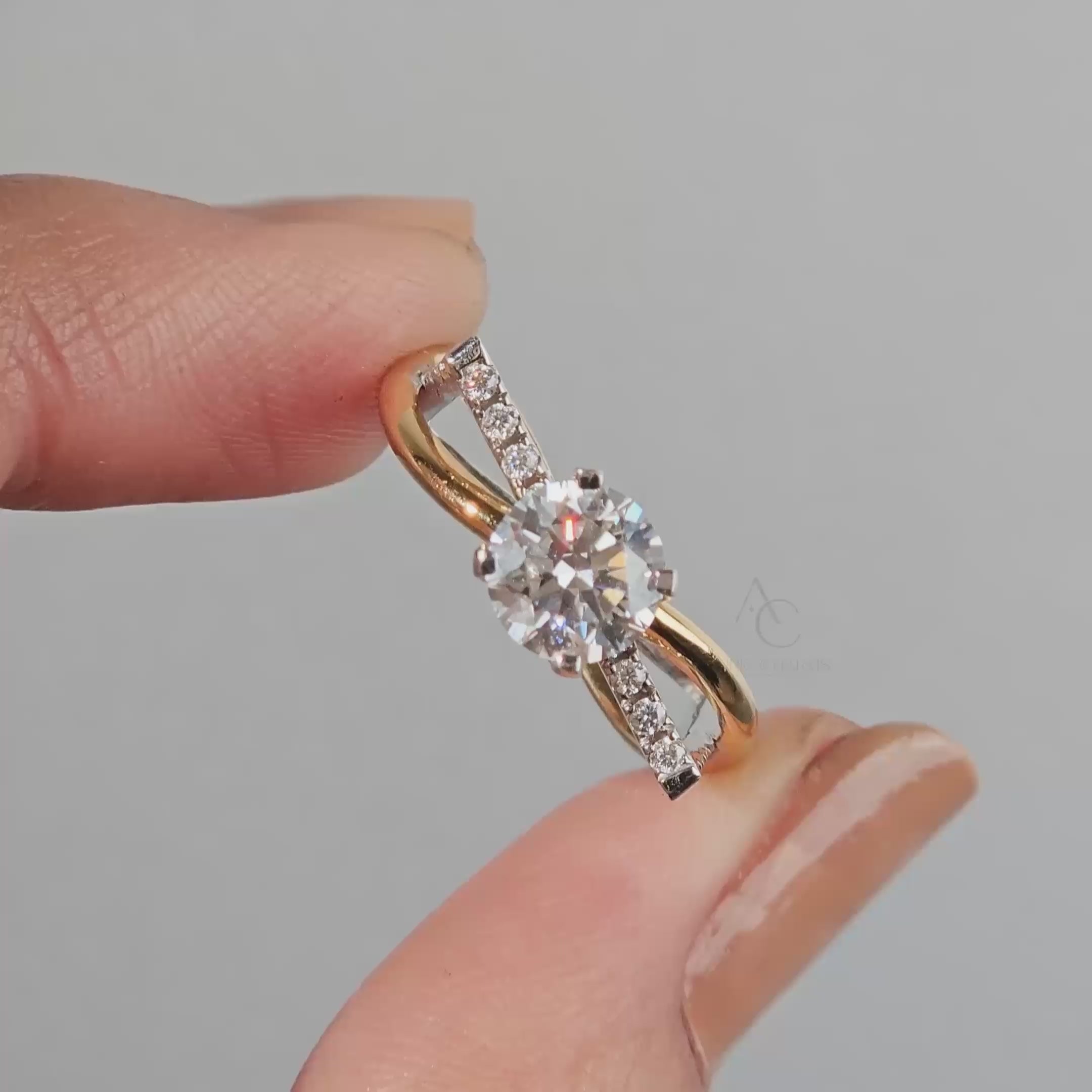 Sofia Turner Two-Tone Crossover Diamond Ring