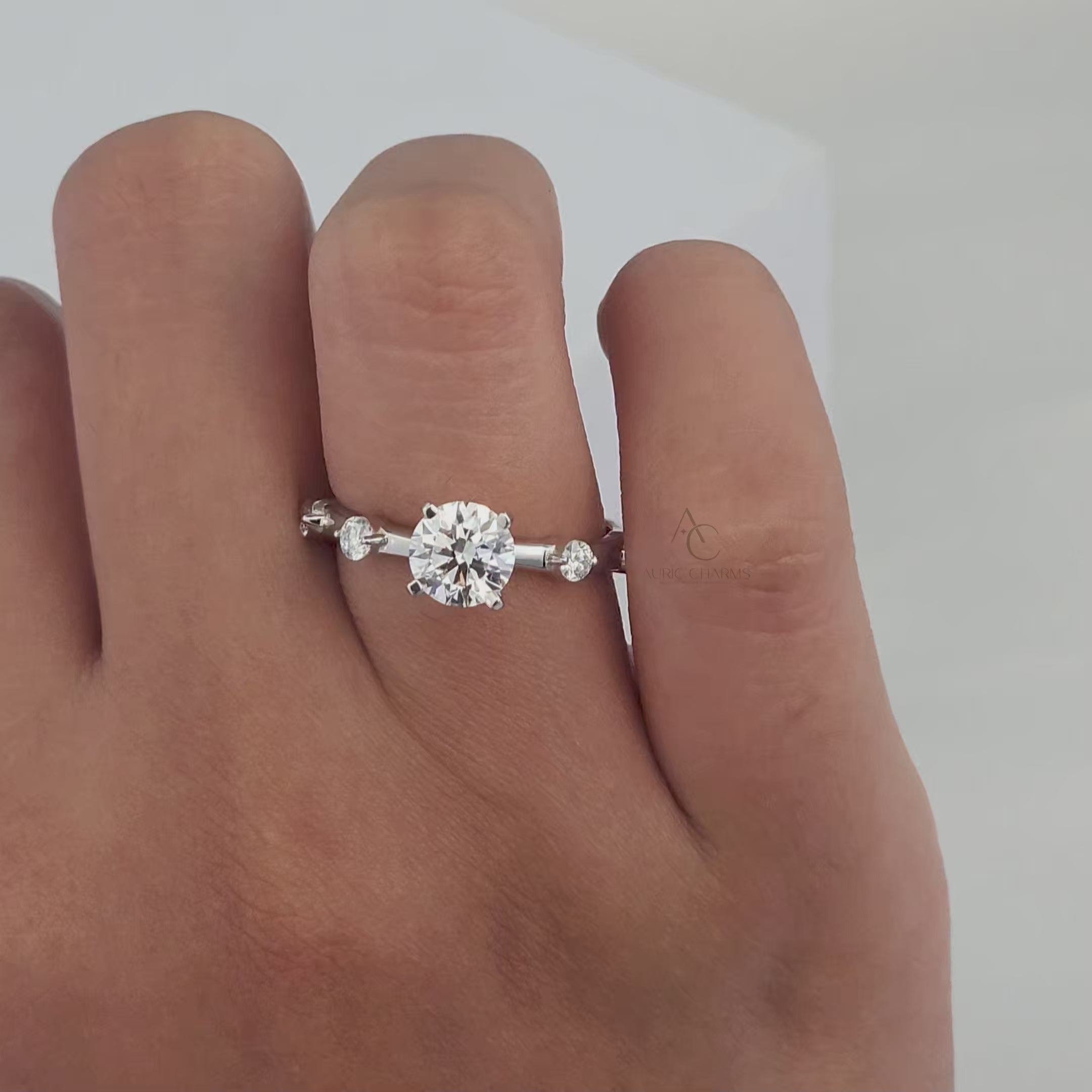 Video of a round-cut diamond ring in white gold showcasing sparkle and craftsmanship.