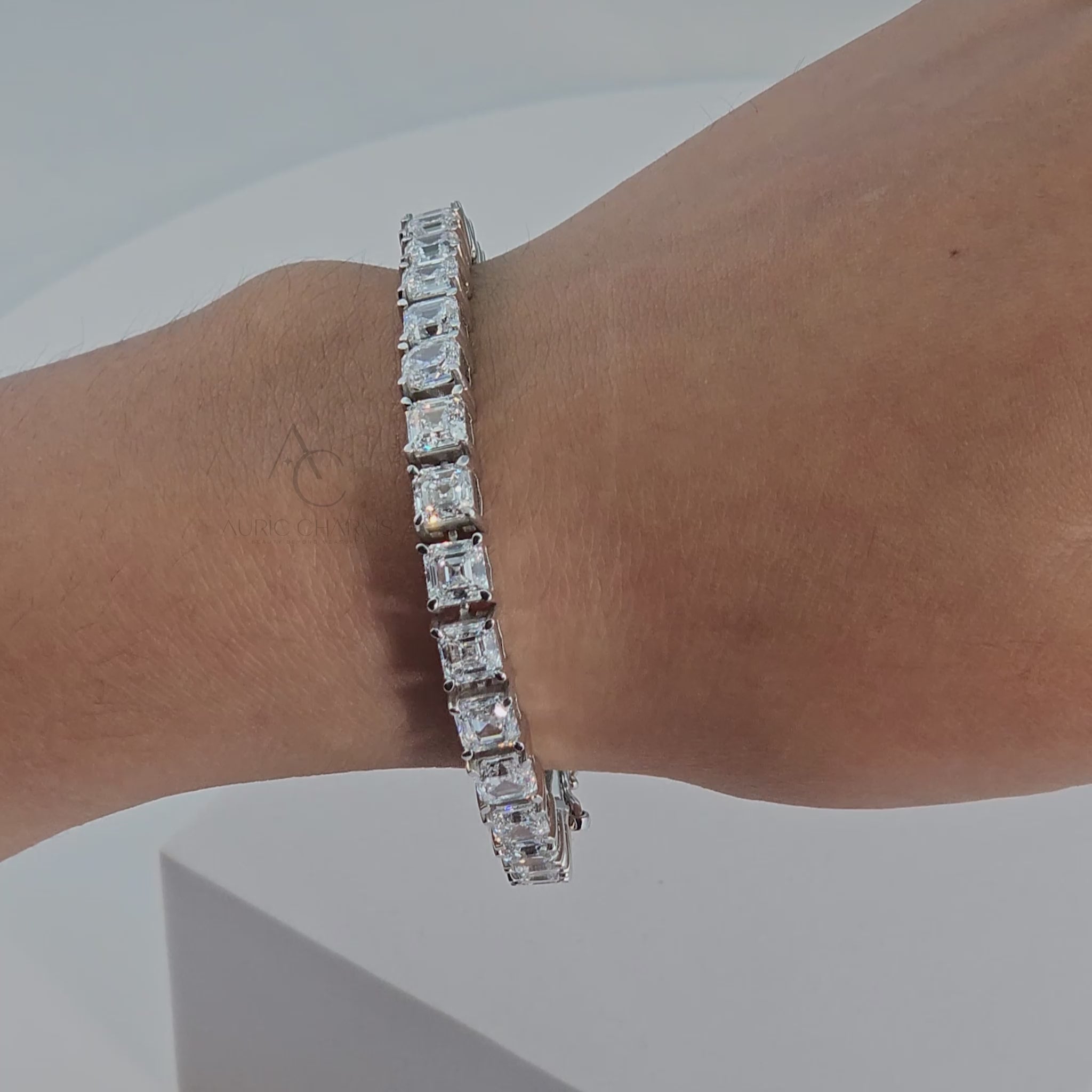 360-degree view of princess-cut lab-grown diamond tennis bracelet in white gold.