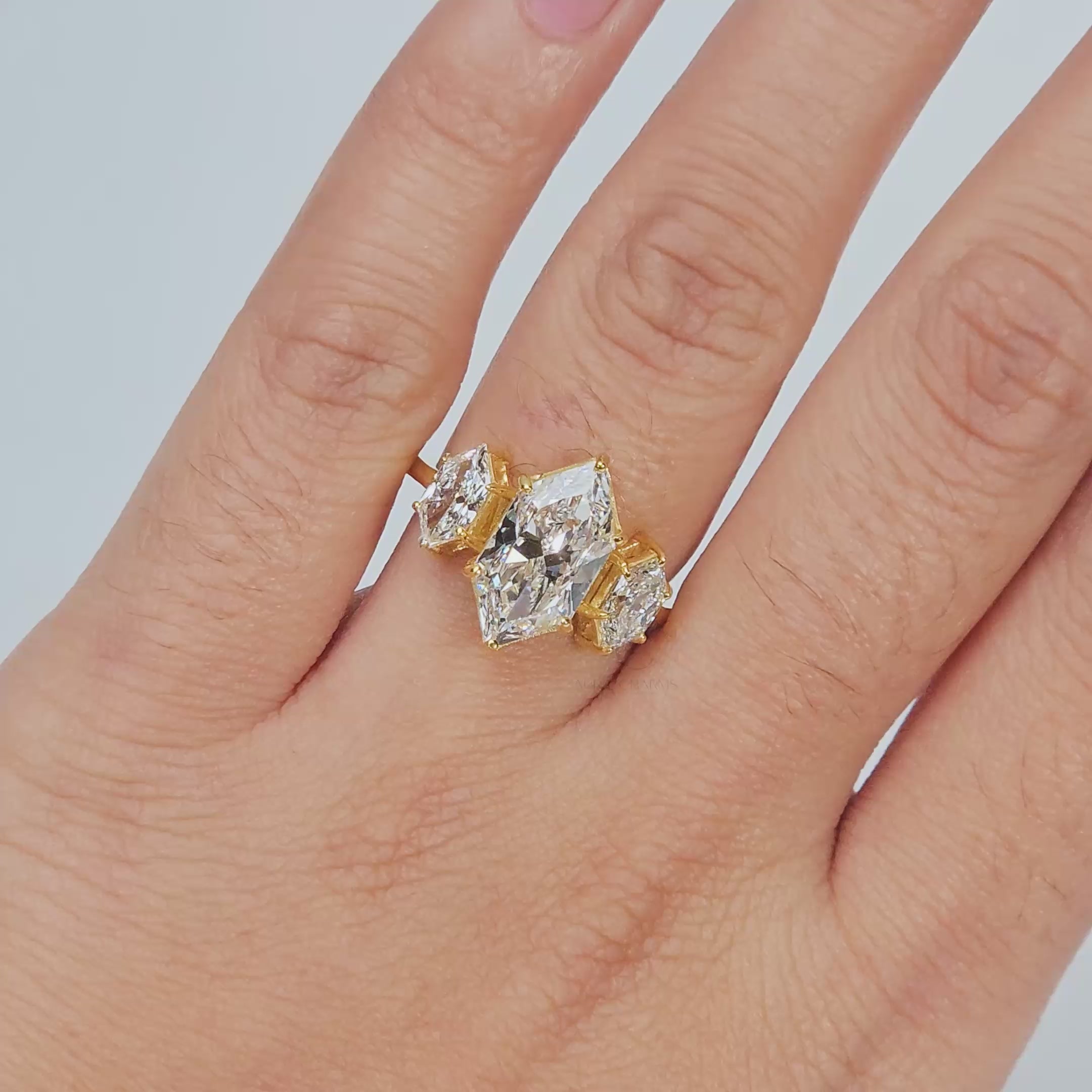 Dutch Marquise Nature Leaf Diamond Ring