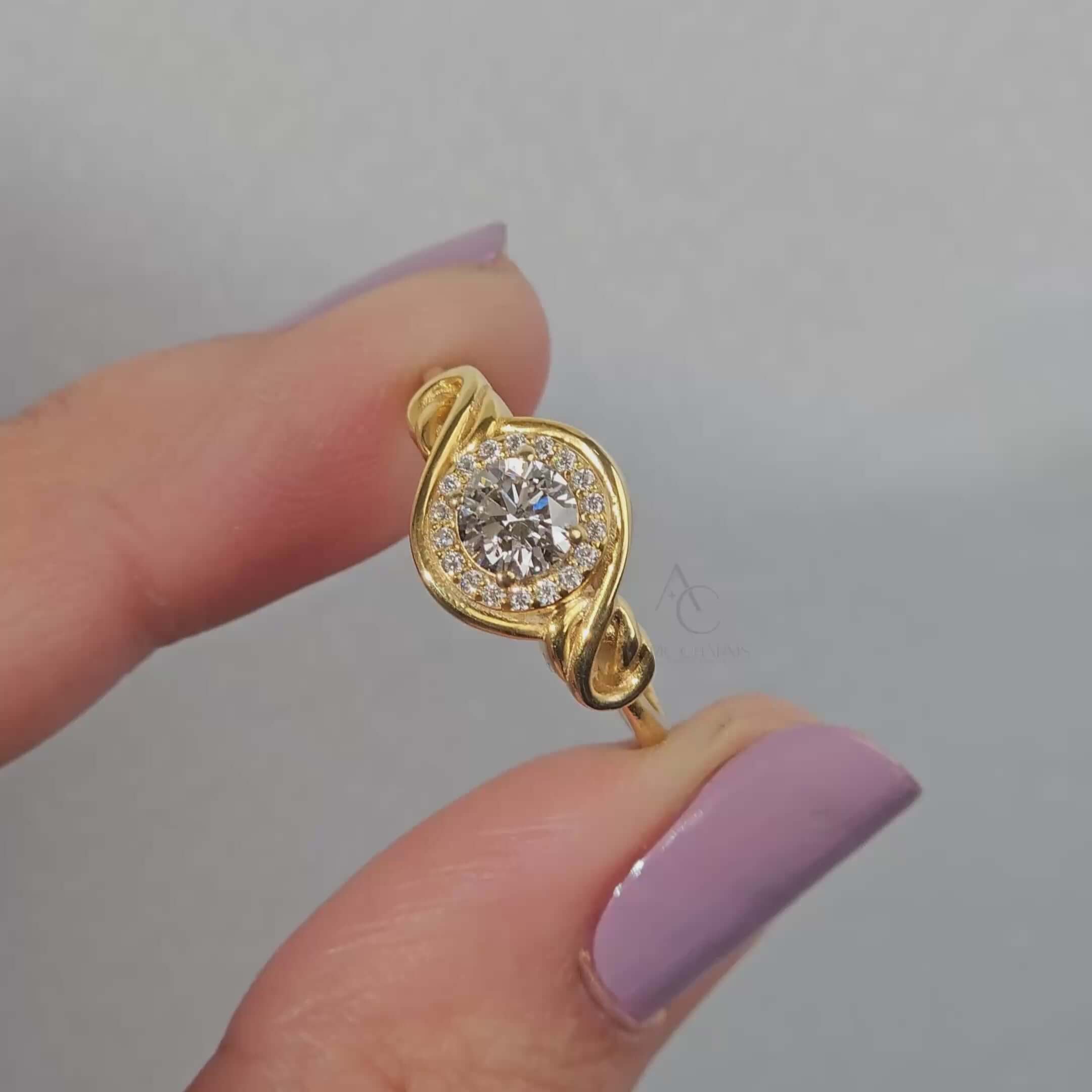 Timeless Romance Round Halo Diamond Ring